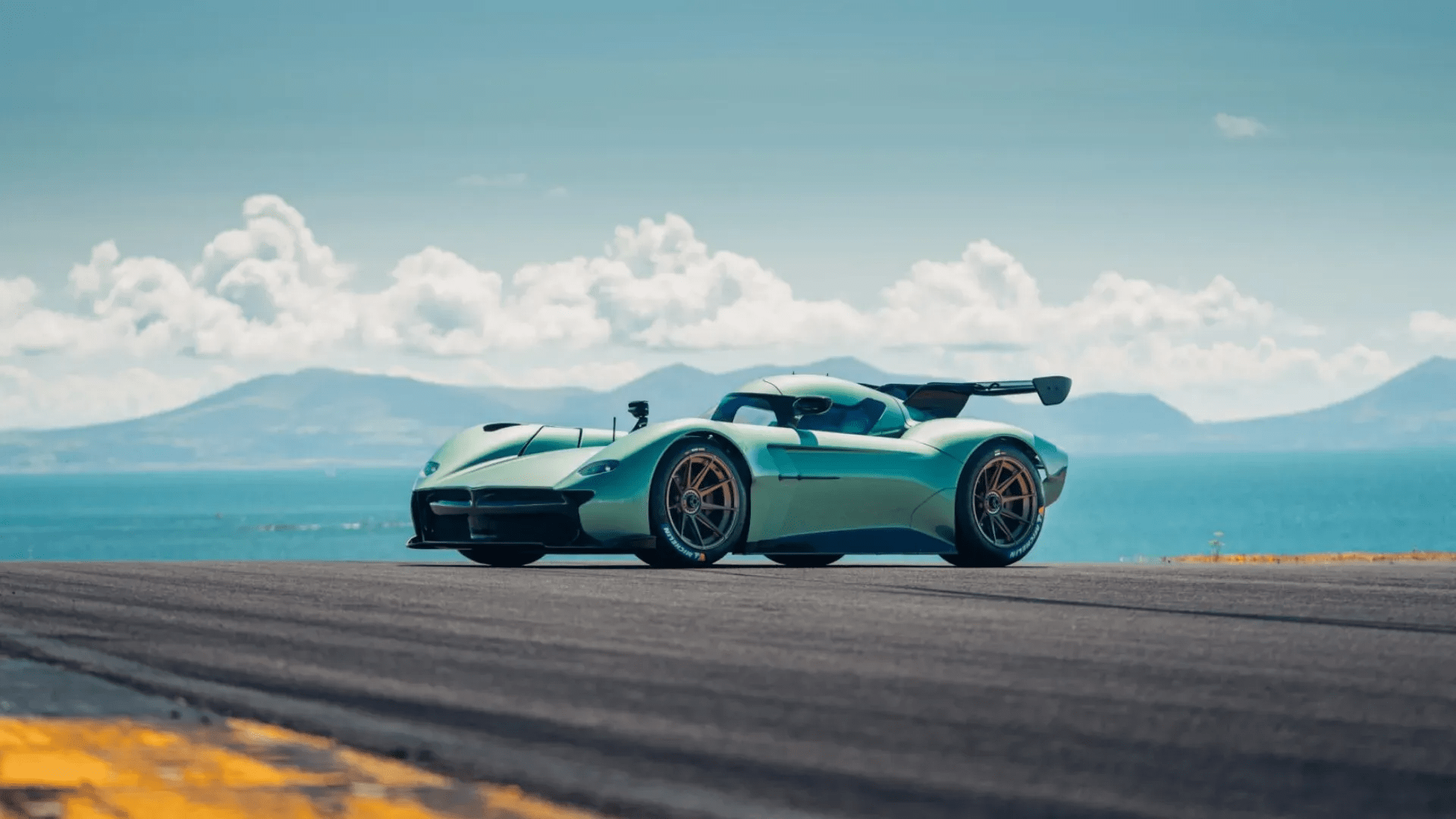 Photos: Production-spec McMurtry Spéirling PURE gets 100kWh battery upgrade, 95% new parts