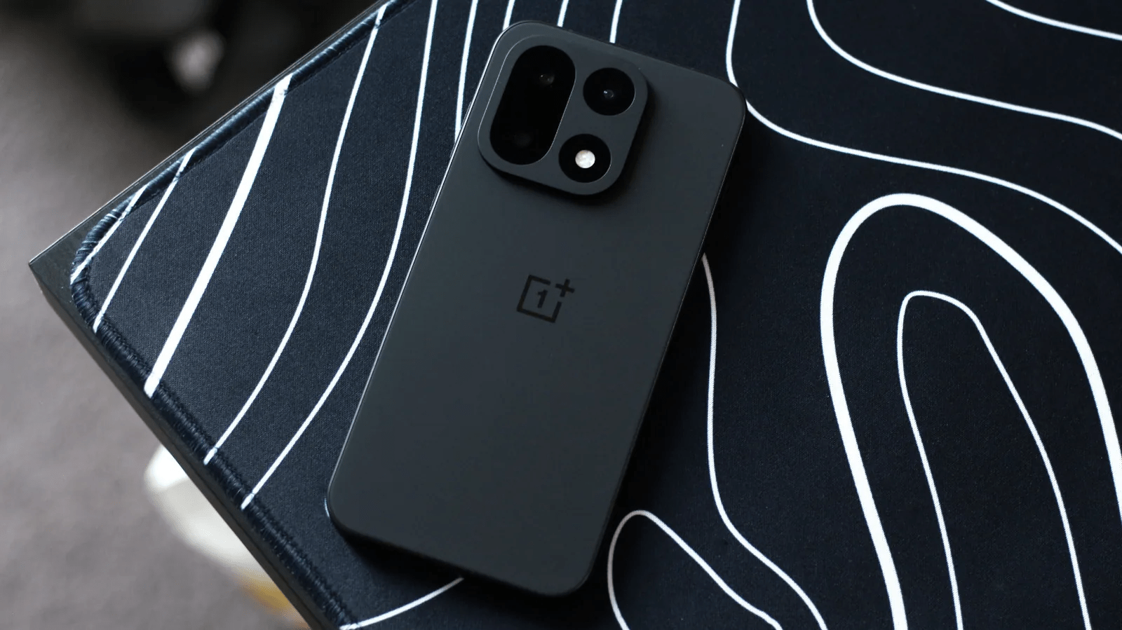 Google Pixel 10 Vs OnePlus 15: Which Phone Offers Better Battery Life?