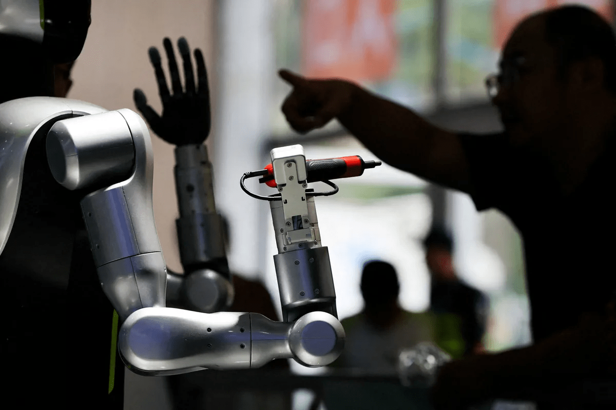 Hyundai E&C Executives Head to Beijing to Explore Construction Robots