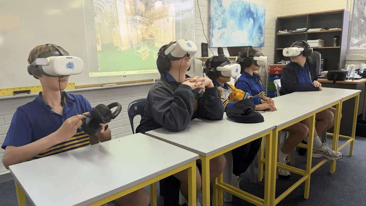 NBN’s regional roadshow with Start Beyond gives Albany students a taste of virtual and augmented reality