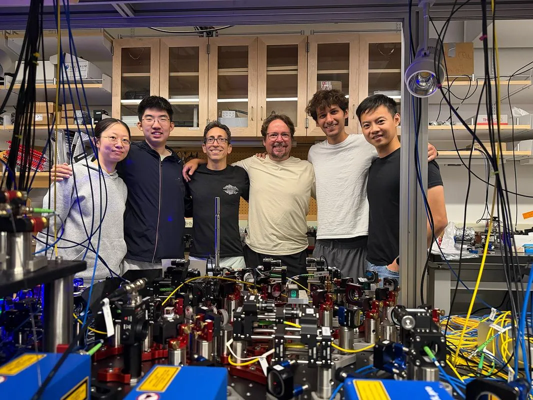 Caltech Researchers Measure Conformal Field Theory Spectra on a Neutral-Atom Quantum Simulator
