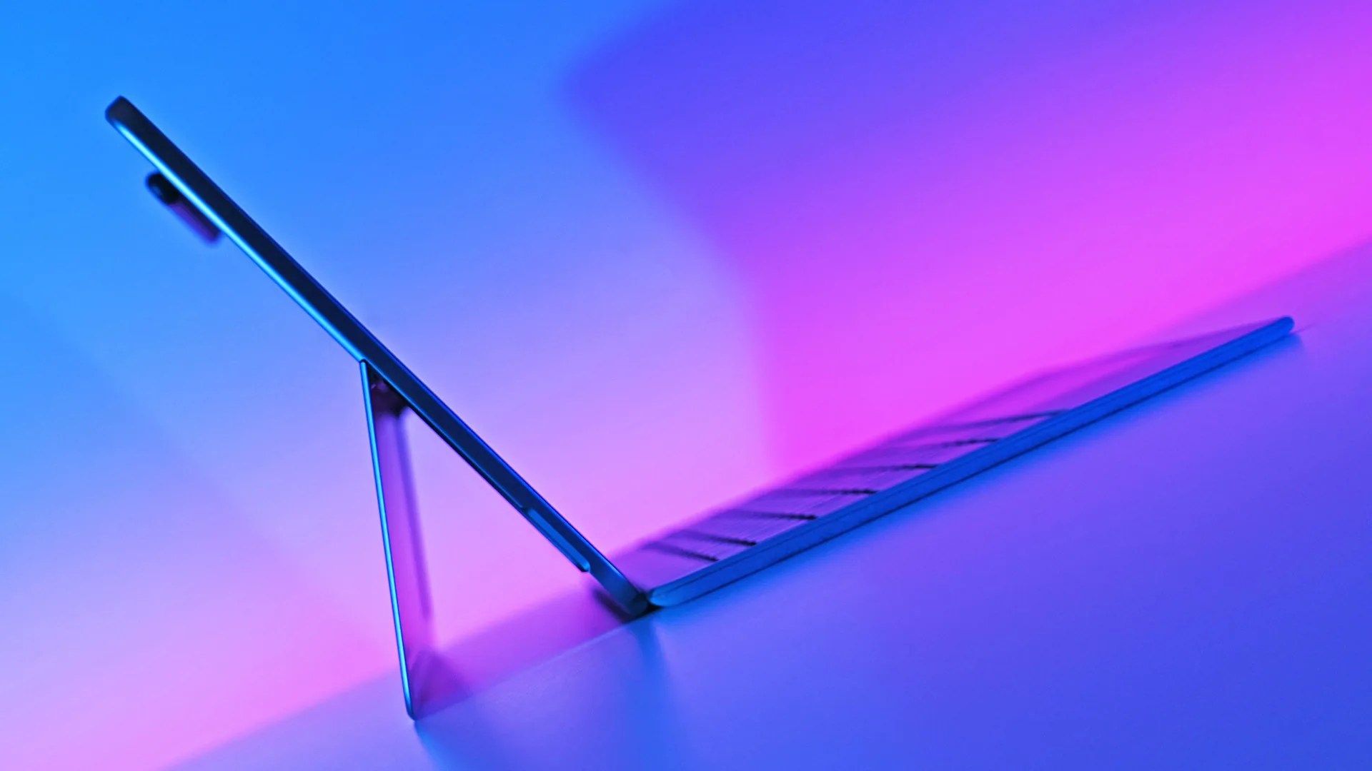 Microsoft Surface and other Windows on Arm PCs can’t use Outlook or Teams right now