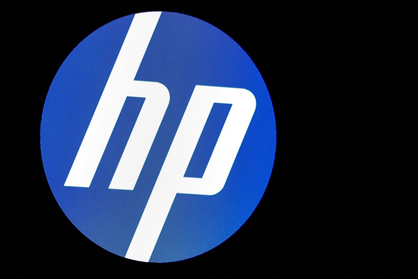 HP’s decline in PC shipments overshadows strong results; shares fall