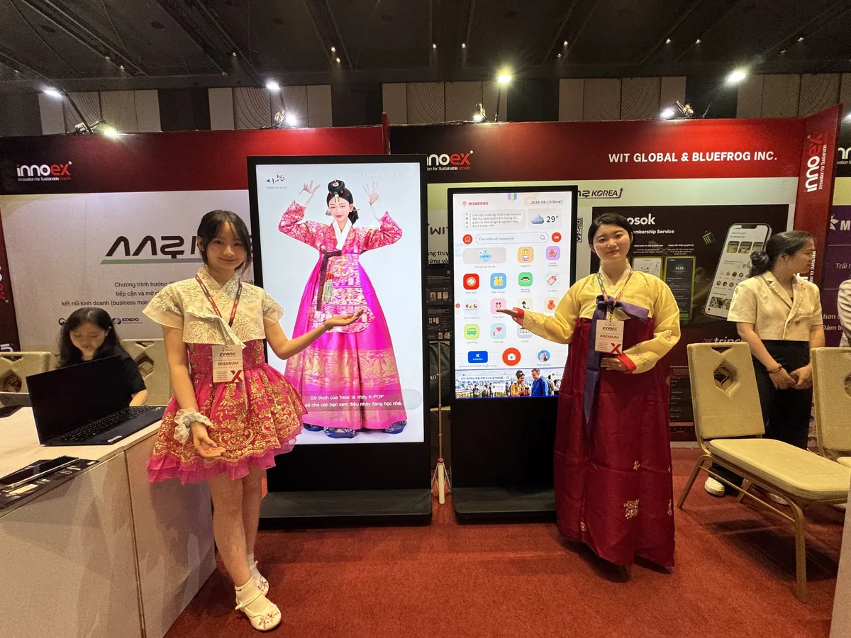 Busan Startup WITH Global Unveils Mobile AR Kiosk in Vietnam