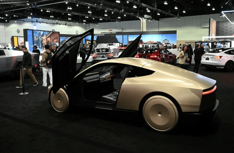 Tesla Starts Paid Cybercab Rides in Austin as Regulators Probe Its Wheel-and-Pedal-Free Design