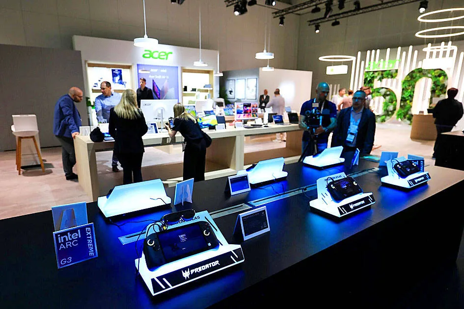 Acer cautiously stocks inventory