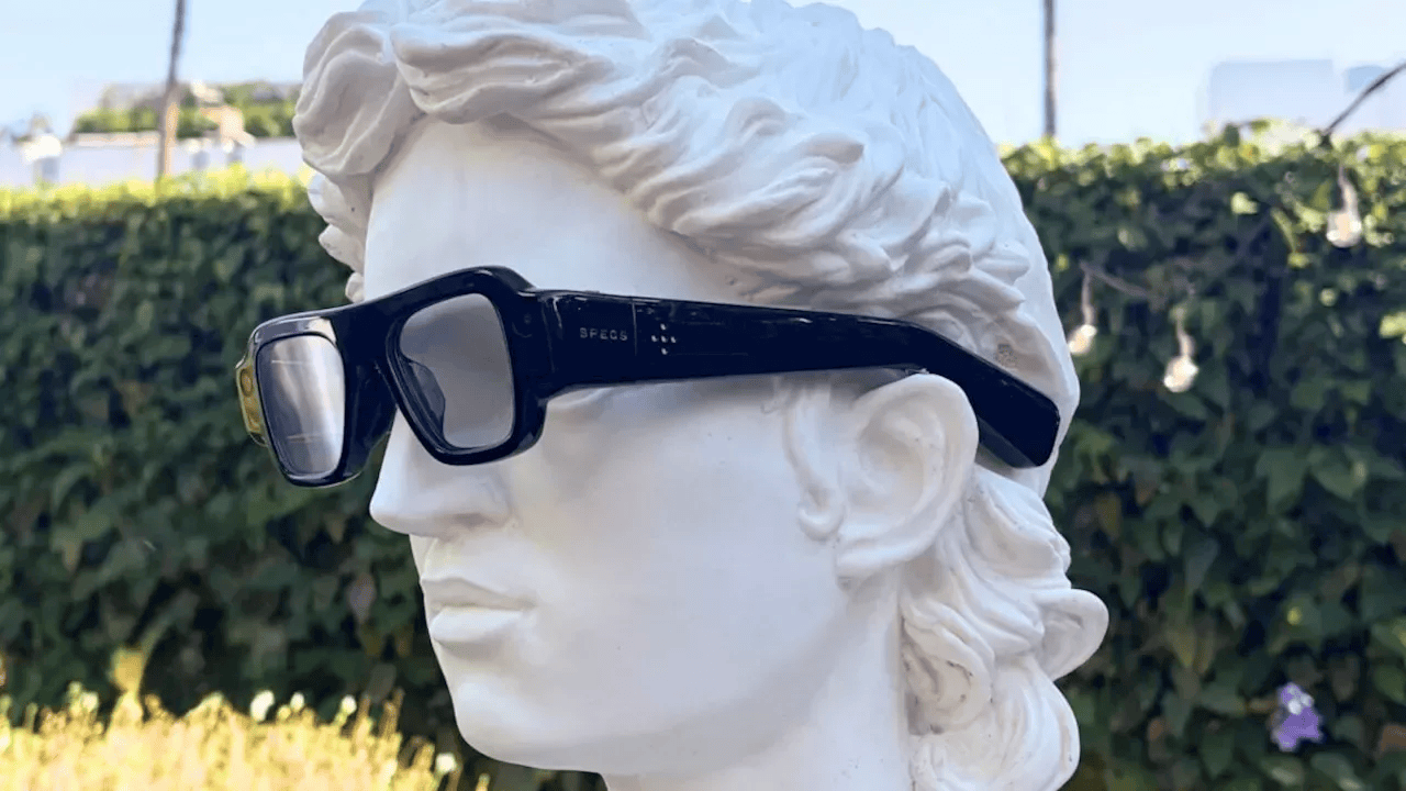Snap’s Big, Chunky AR Glasses Prove Comfort Is Key, Not Just Size