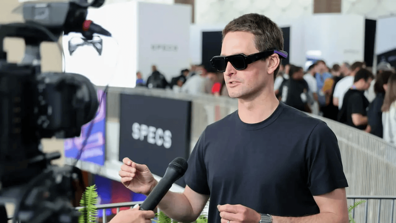 SNAP Stock Rises Overnight After Specs AI Tool Unveiling — Retail Gets More Bullish
