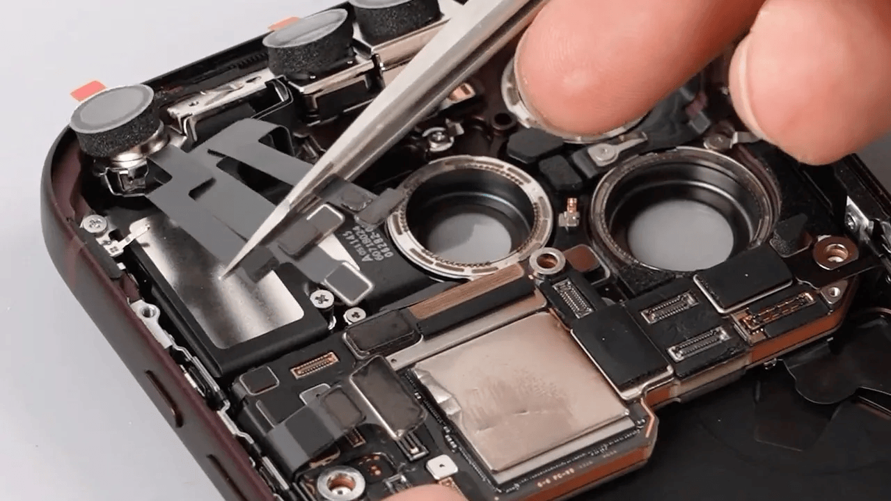 First iPhone 18 Pro teardown shows larger battery and vapor chamber