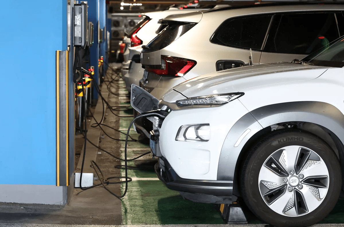 Tesla, Hybrids Buck Korea’s Used-Car Price Slide in September