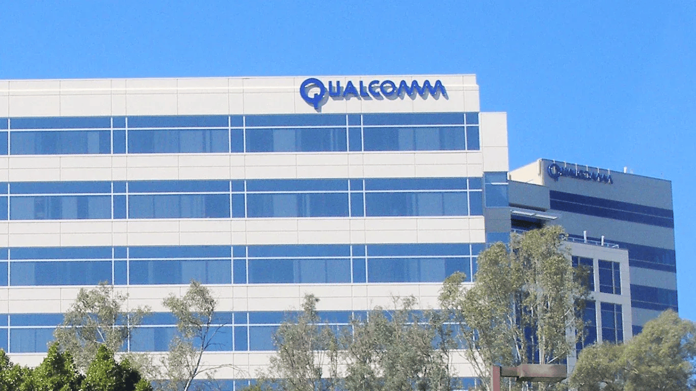 Qualcomm Jumps 7% as AI Interconnect Demo Points Past Handsets; Skyworks and Qorvo Sit Out the Rally