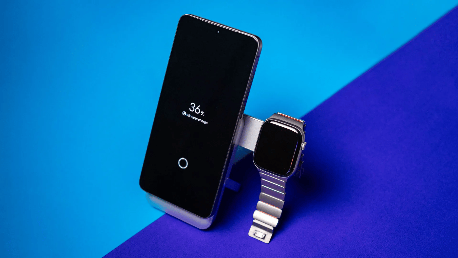 Stuffcool made a Qi 2.2 power bank that charges your Apple Watch