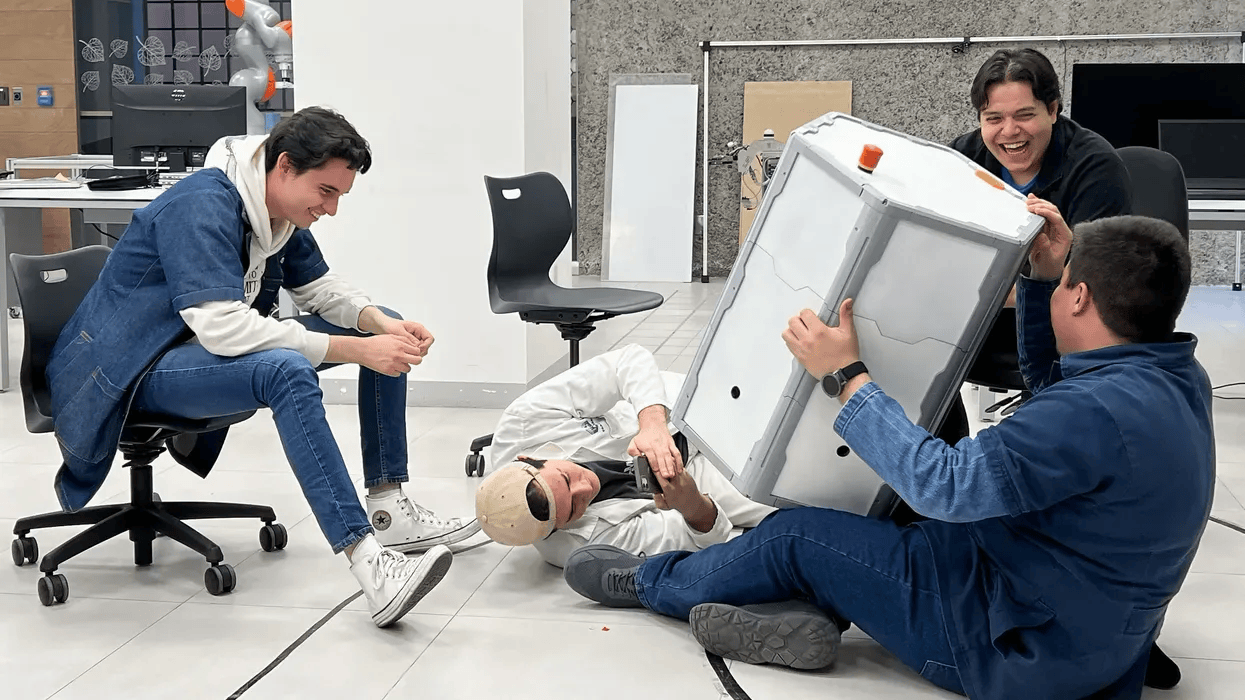 Mexican EPICS in IEEE Team Builds Portable Educational Platform