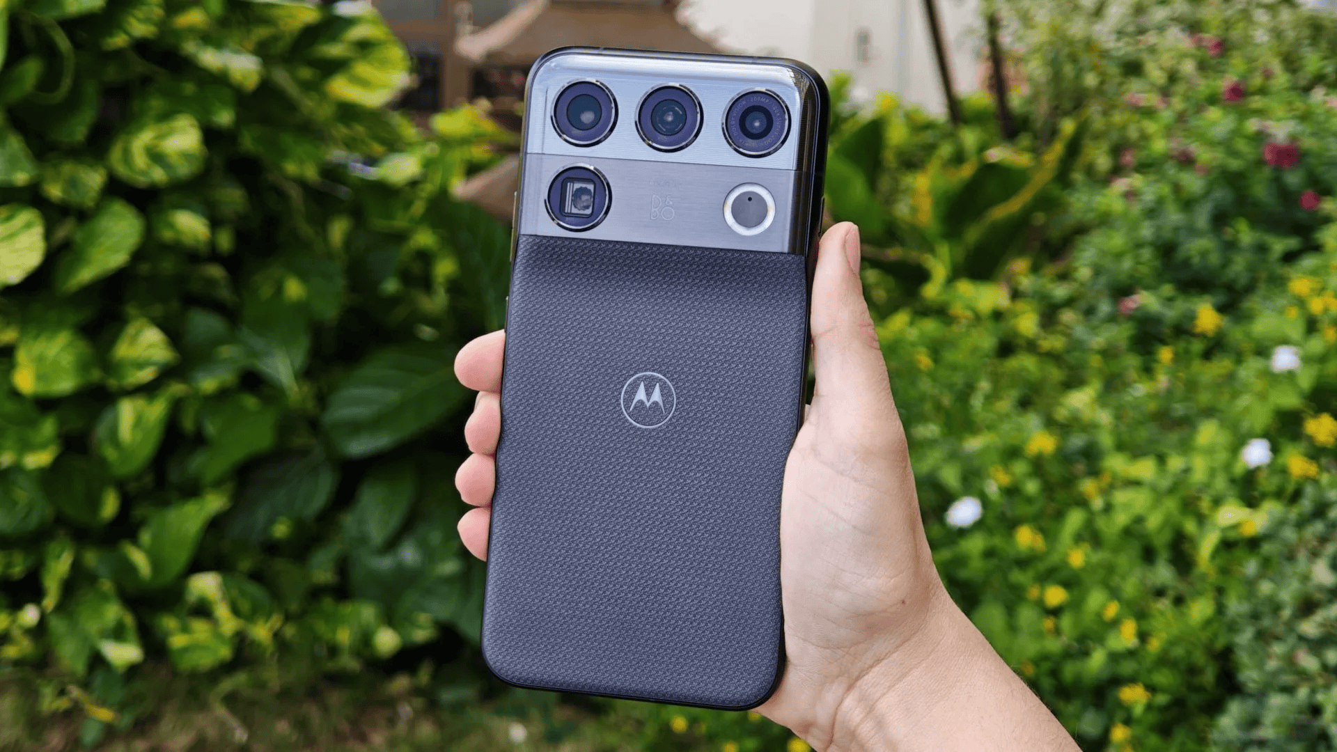 ‘We heard you, we heard media, we heard analysts’: Motorola talks about why now is the time North America needs its premium Signature 27 phone