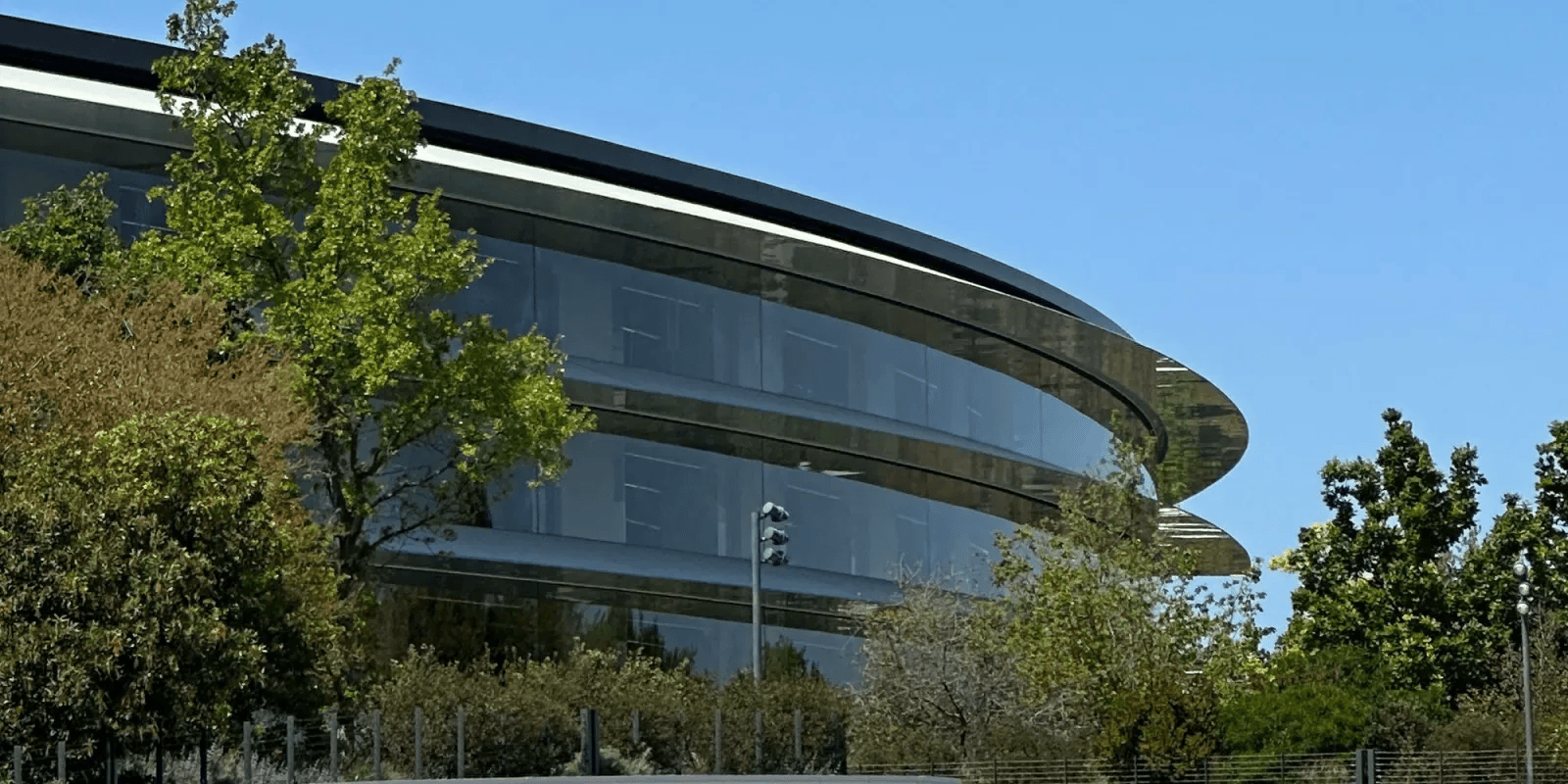 Bank of America says Meta’s Muse highlights a new risk for Apple’s services revenue