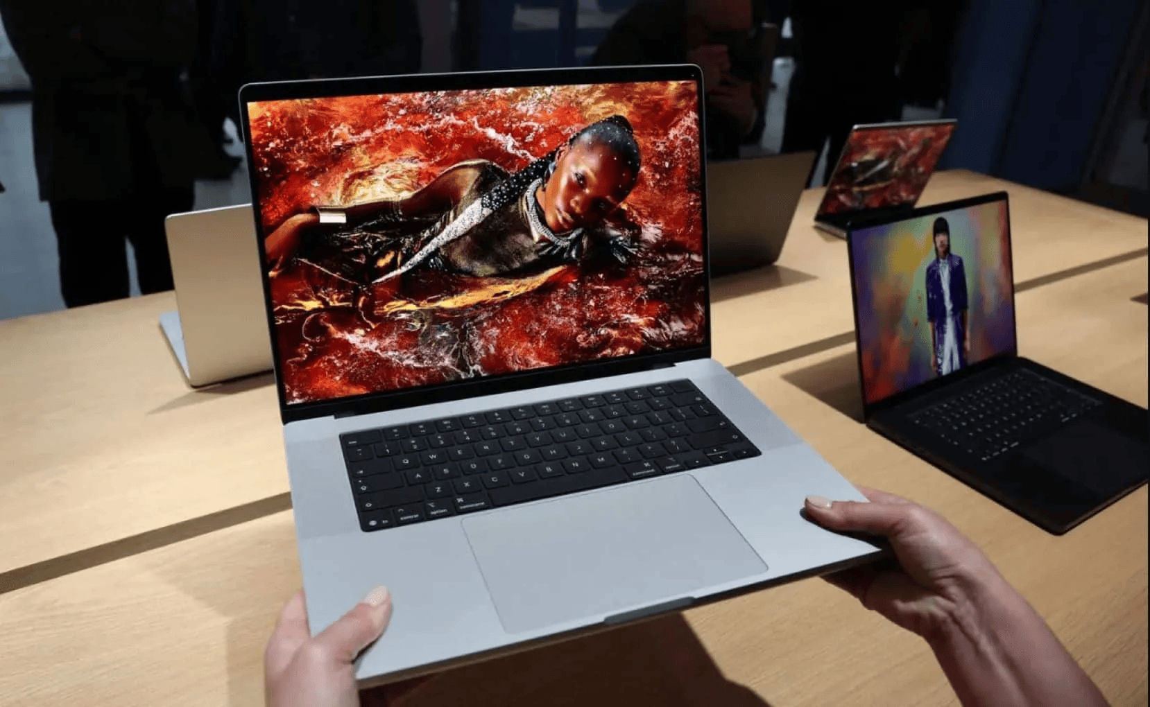 Apple Prepares OLED Touchscreen MacBook Pro Lineup for Late 2026 Launch
