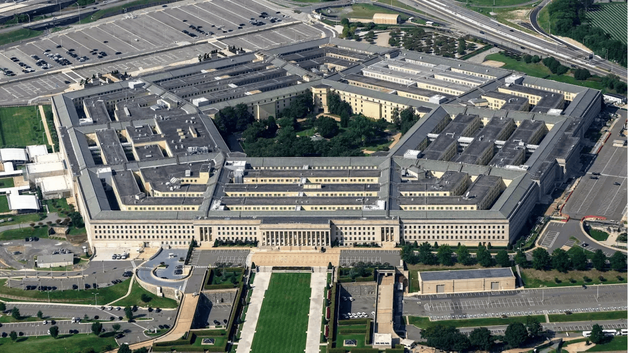 Elon Musk and Palmer Luckey’s new Pentagon roles raise ethics worries