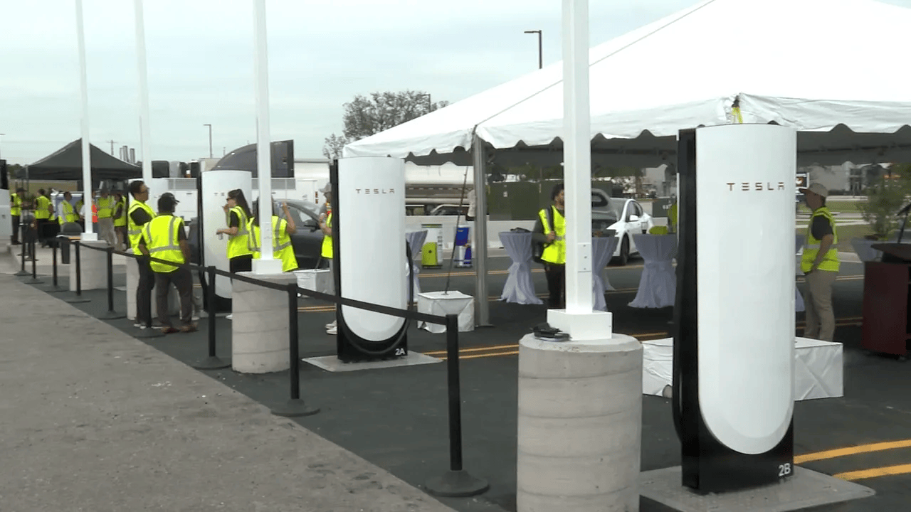 Tesla Megacharger opens in Ellabell with 6 stalls for Semi trucks
