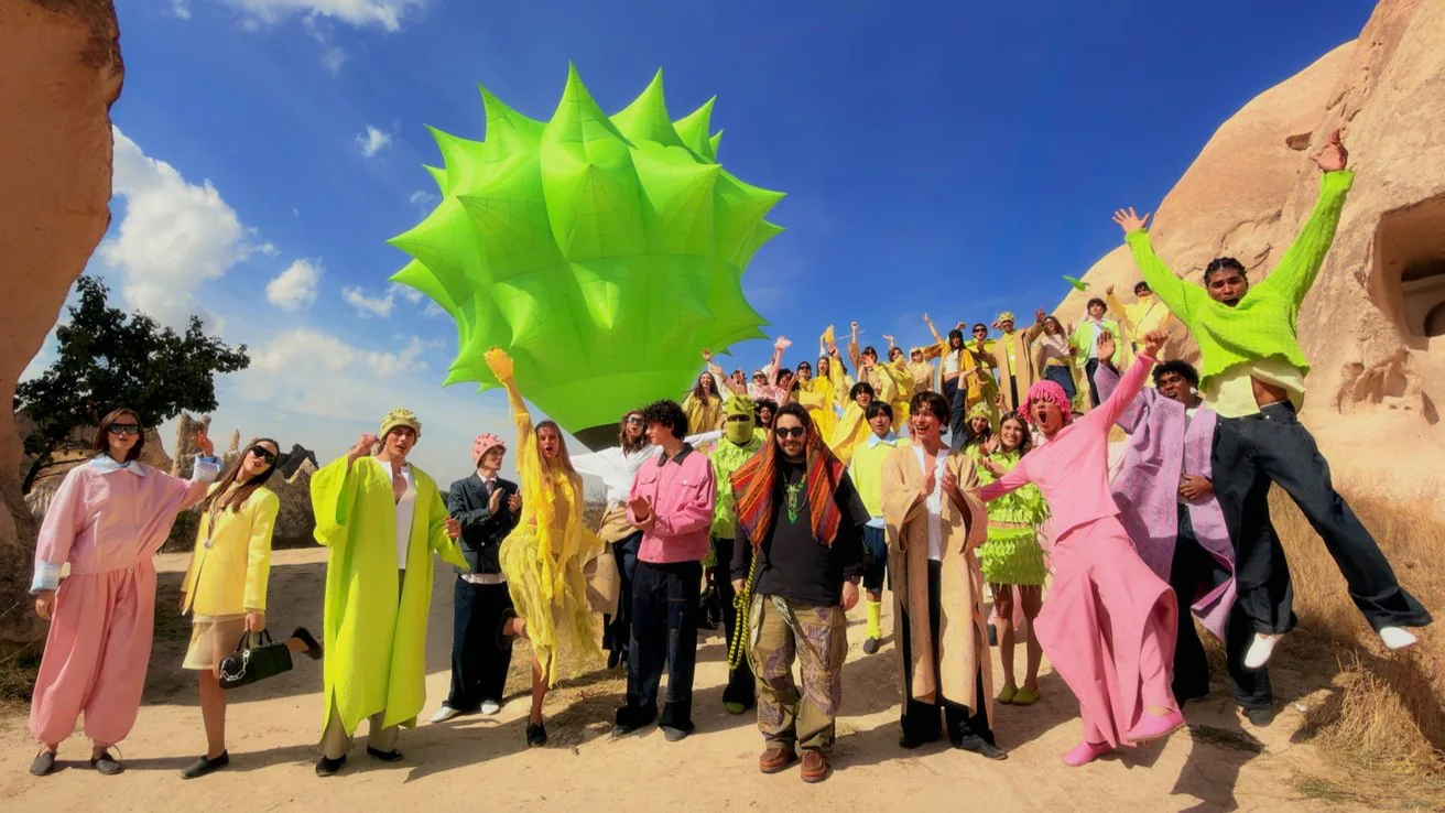 Les Benjamins takes fashion to the sky with iPad-designed hot air balloons