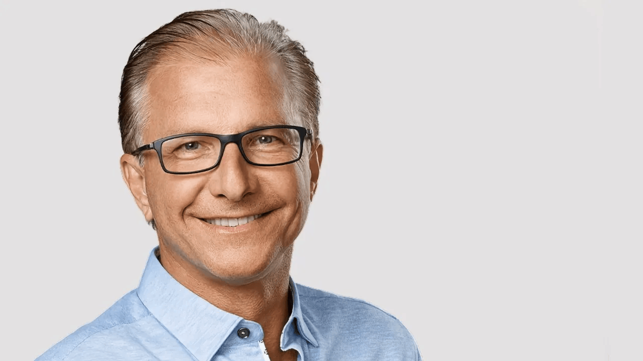 Joswiak: Siri AI is for everyday, not the AI ‘lunatic fringe’