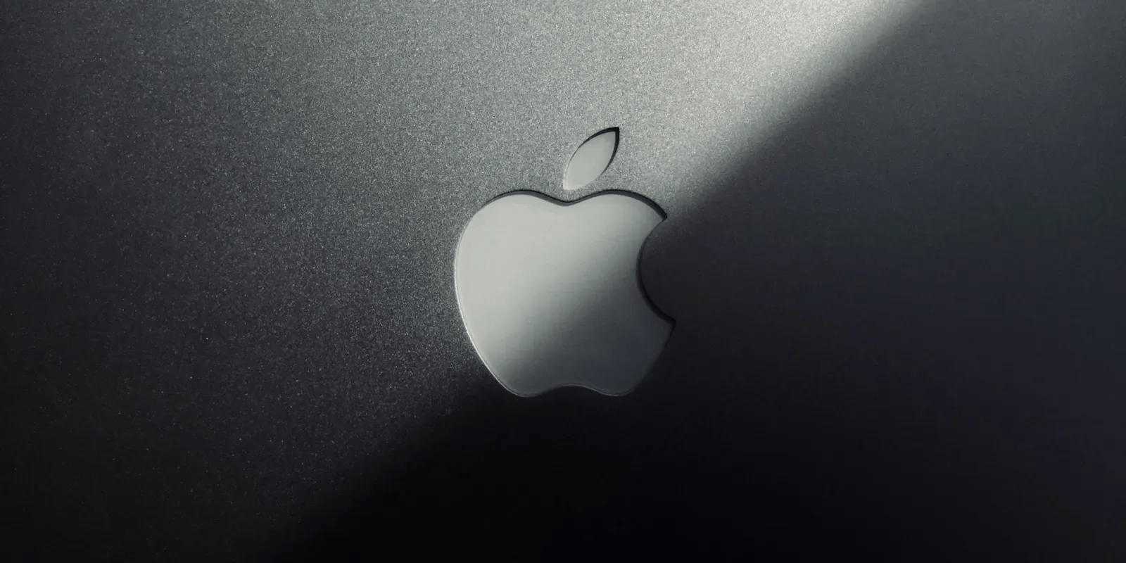 Apple poaches longtime Meta executive to lead global litigation