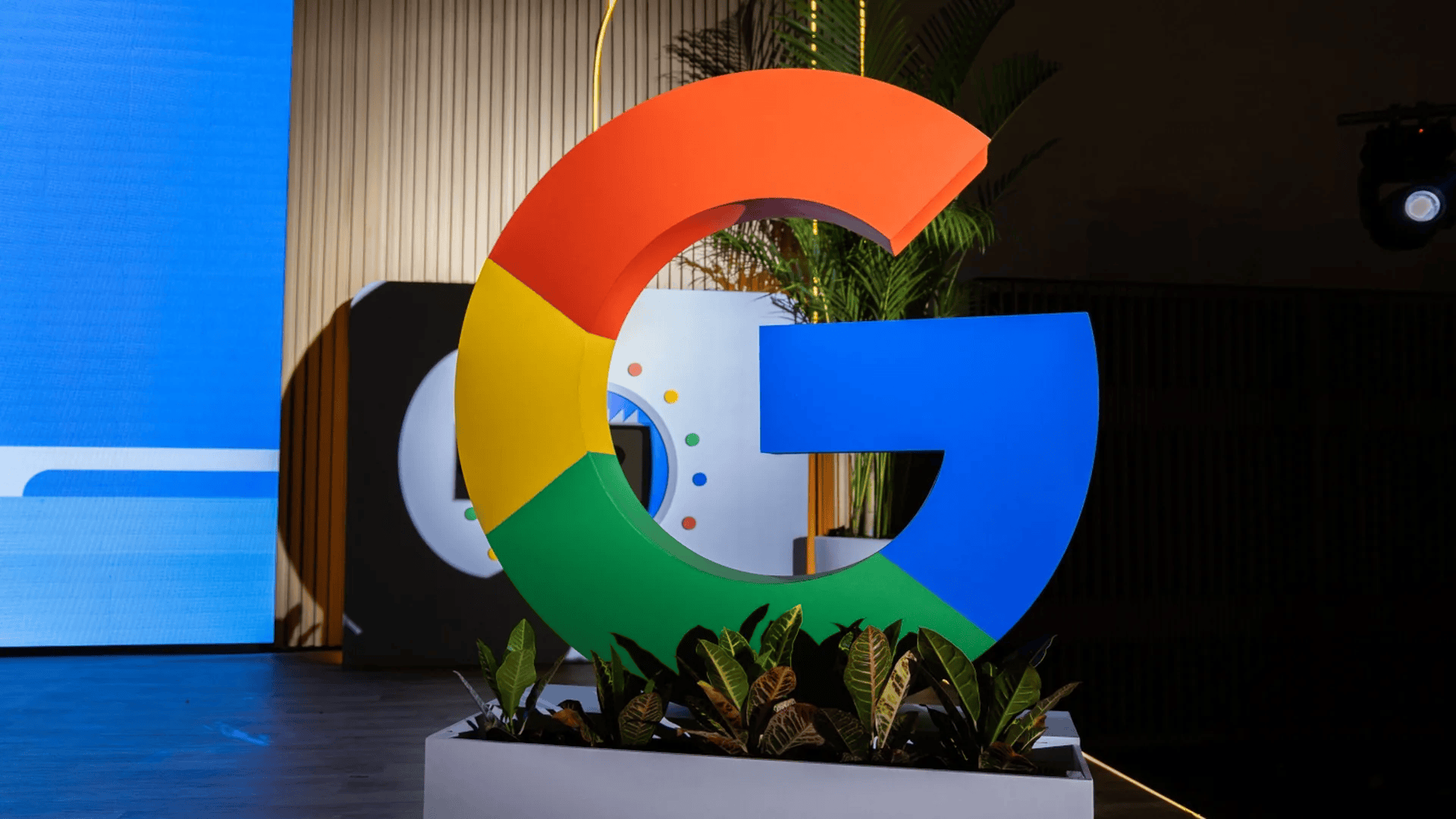 Google now wants Windows 11 users to ditch Edge for Chrome, and gets away with what Microsoft is slammed for