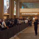 iPhone Duo buyers line up days early despite high chance of heartbreak