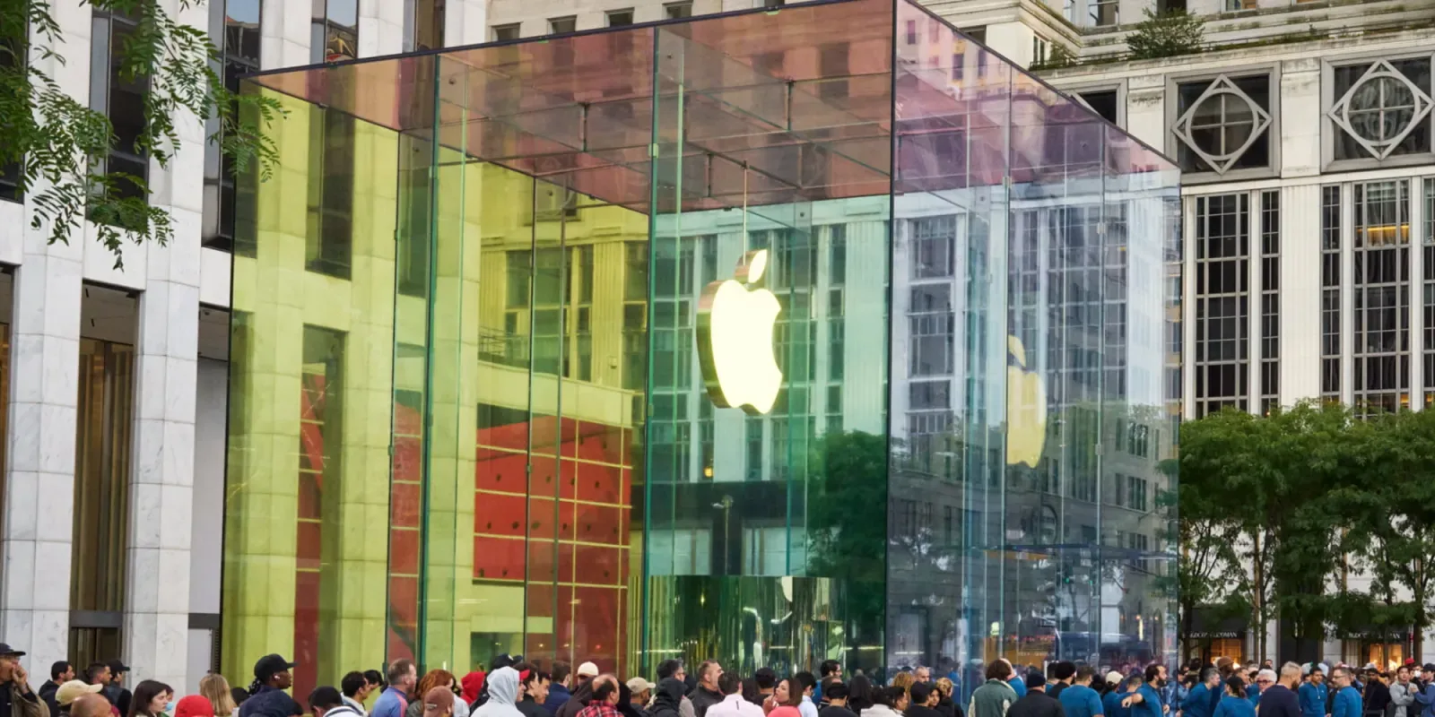 Giant iPhone Duo installations spotted at Apple Fifth Avenue ahead of Friday launch