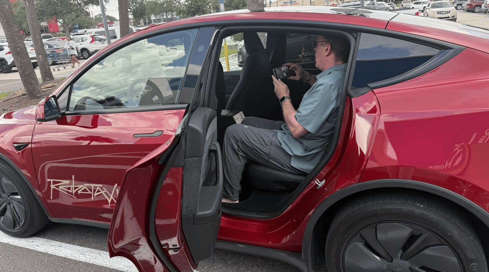 If Tesla’s Robotaxi Miles Keep Compounding at 20% a Week, the Math Gets Interesting Fast