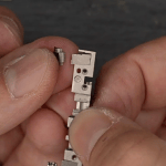Hinge damage suspected to be behind iPhone Duo screen cracks