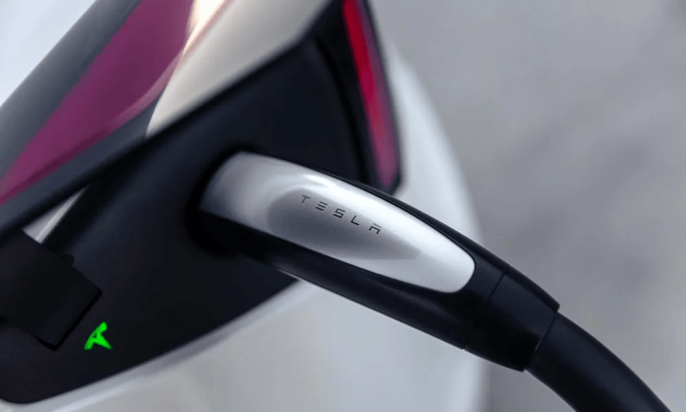 Tesla’s ‘Emergency Drive Away’ function gets its first use in the real world