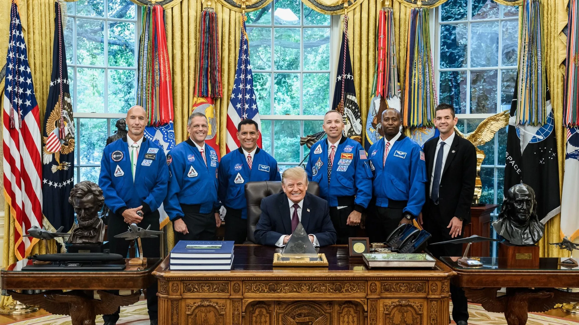 See NASA’s Artemis III astronauts meet Trump at the White House as they train for a critical 2027 moon lander test flight (photos)