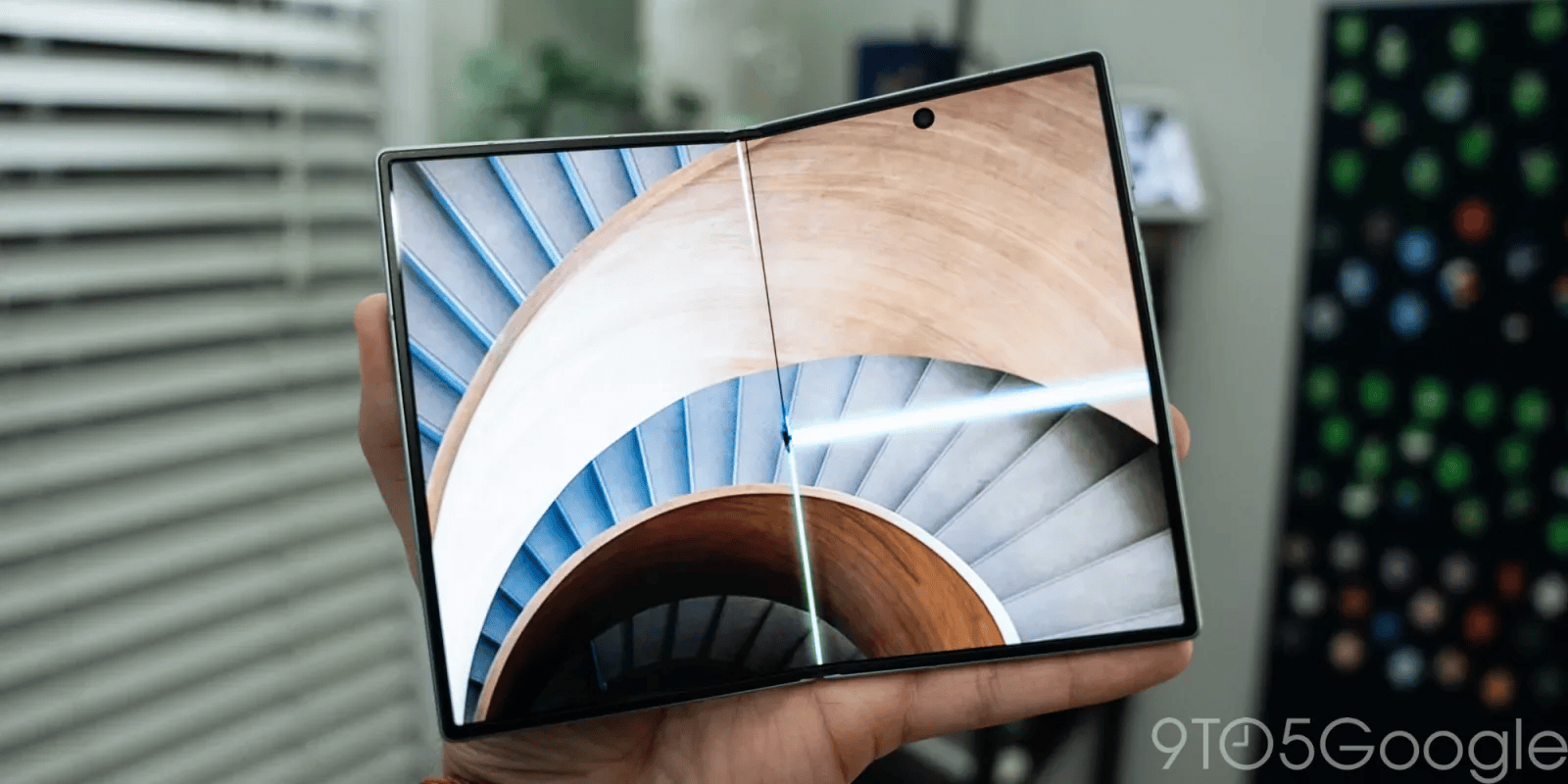 Samsung mercilessly mocks iPhone Duo ‘crackgate’ in Galaxy Z Fold 8 ads [Video]