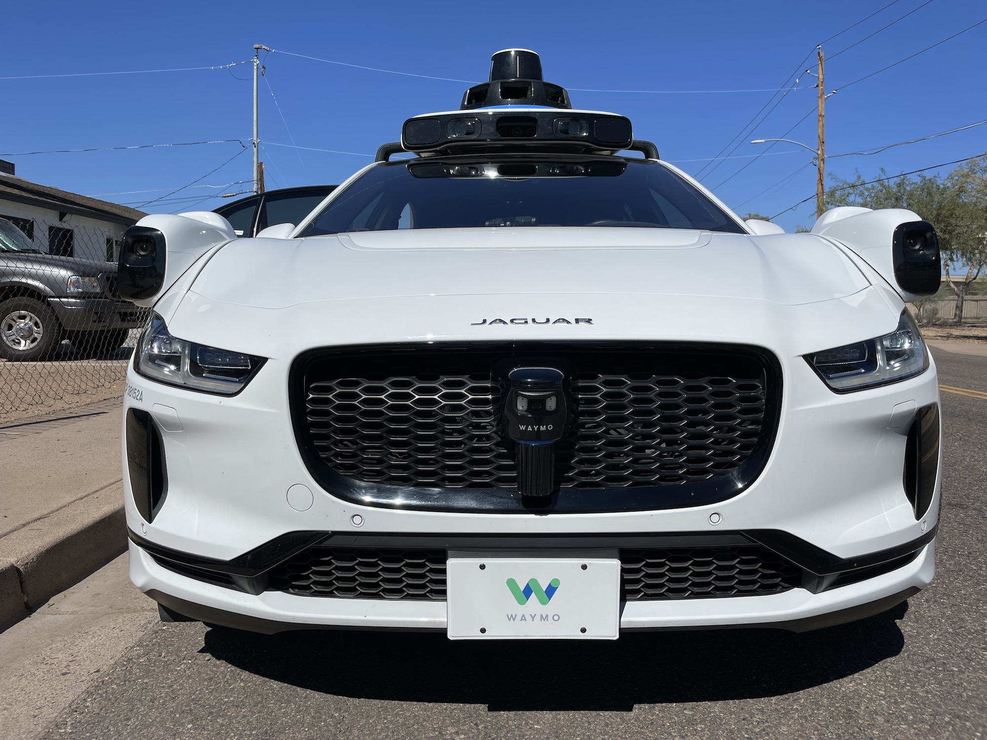 سيارة Waymo الآلية قيد التحقيق بعد حدوث حوادث وحوادث مرورية