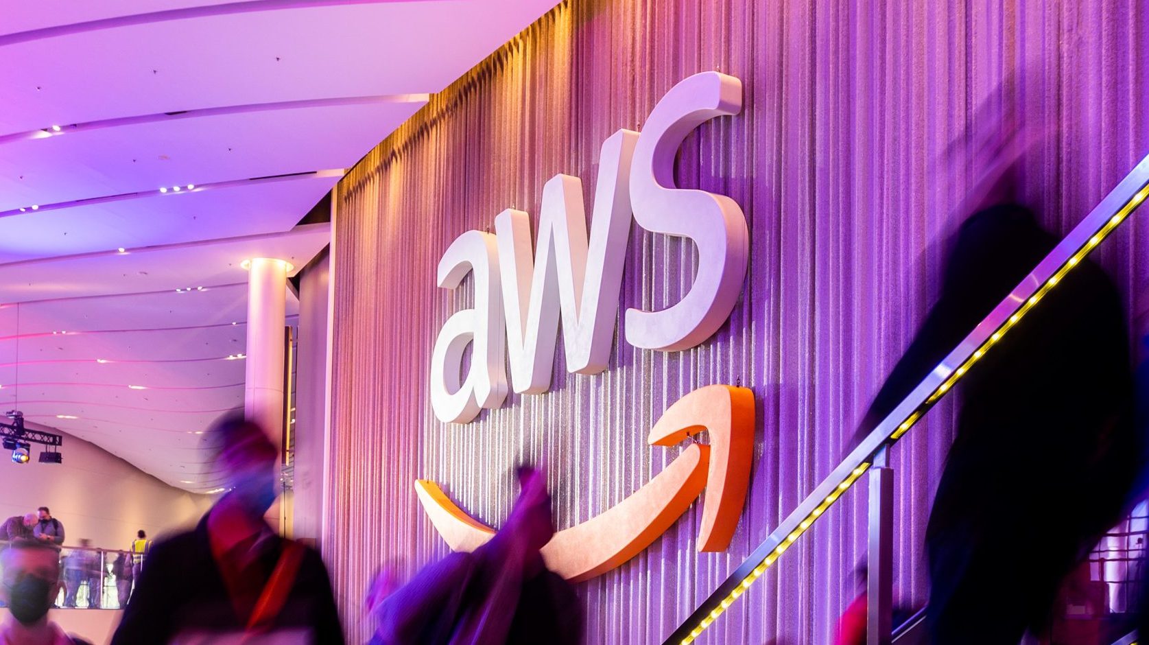 “Revolução Digital: AWS Lança Mercado de Agentes de IA com Parceria Surpreendente da Anthropic!”