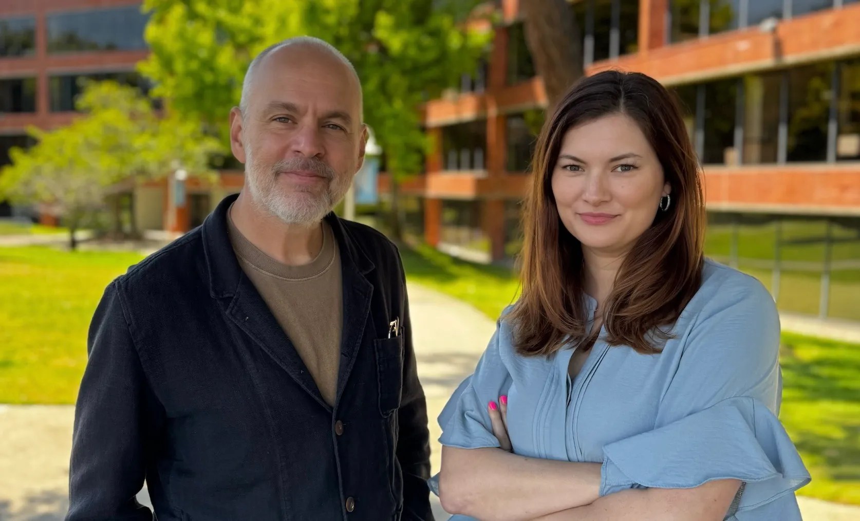 المديرون التنفيذيون في شركة Humane يغادرون الشركة لتأسيس شركة ناشئة لتدقيق الحقائق بالذكاء الاصطناعي