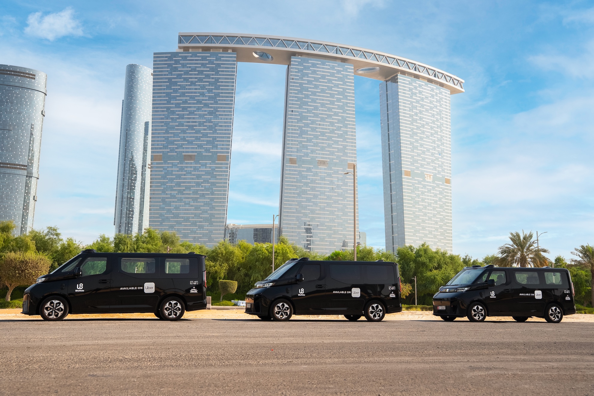 أصبحت خدمة سيارات الأجرة الآلية التابعة لشركة Uber وWeRide في أبو ظبي بدون سائق رسميًا