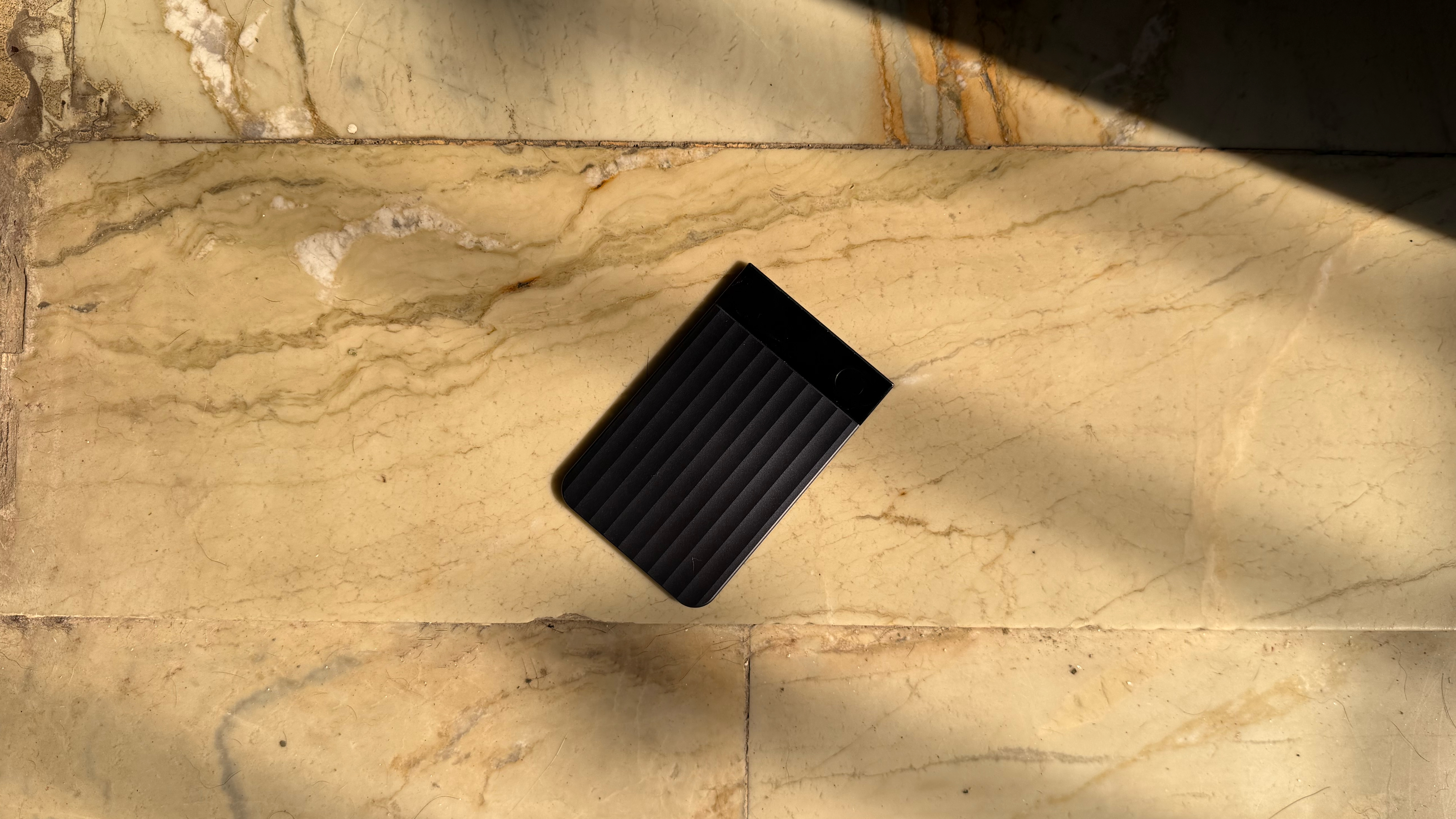 يمكن أن تساعدك أجهزة تدوين الملاحظات المدعمة بالذكاء الاصطناعي في تسجيل اجتماعاتك ونسخها