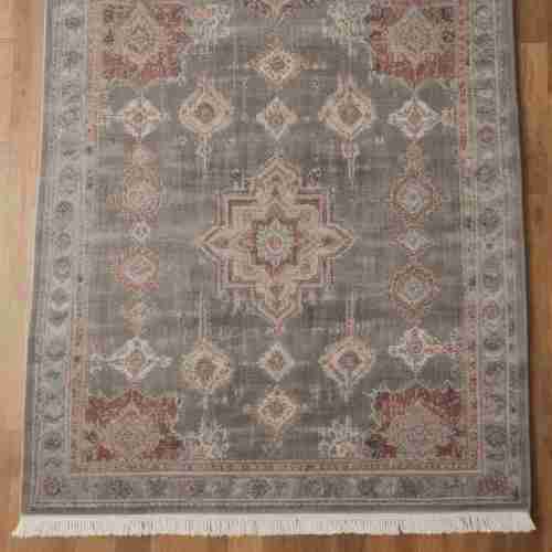 38 Cozy Rustic Modern Decor Ideas for Warm, Sophisticated Living 17 Vintage Rugs