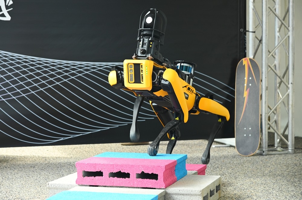 Agriculture gets boost from bots and portable 5G network