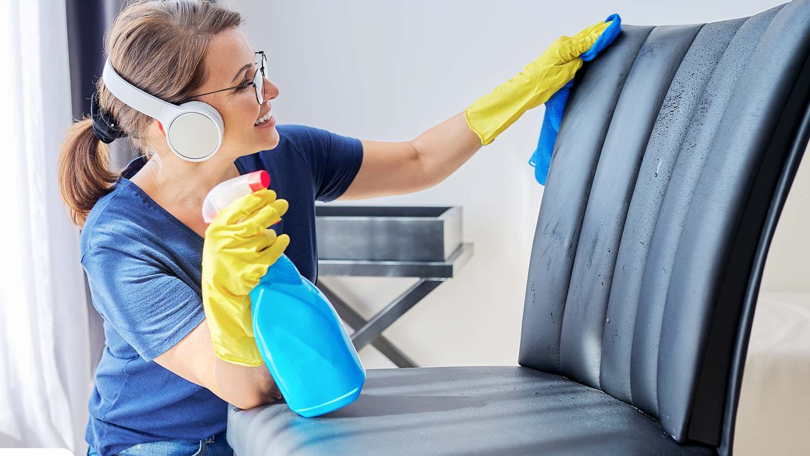 How To Clean A Gaming Chair Full Guide Tech Instructs How To Clean A Gaming Chair 1 Edited 