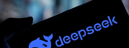 DeepSeekMath-V2: Η νέα AI που θέλει να ξαναγράψει τον τρόπο που κάνουμε μαθηματικά