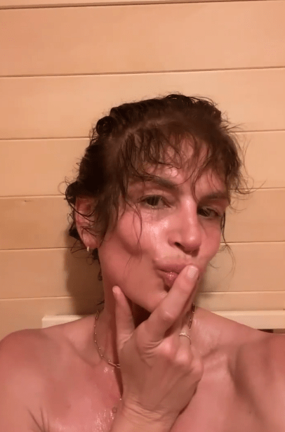 People are in awe of Cindy Crawford's all-natural selfies as she turns 57.