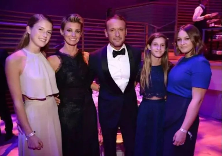 In a recent bathroom selfie, Tim McGraw's daughter Audrey McGraw looks fantastic.