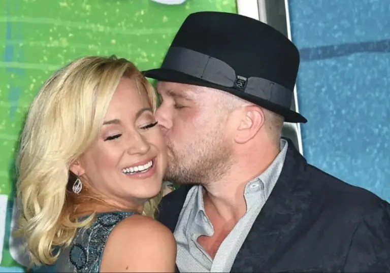 As well-known friends try to comfort the singer, Kellie Pickler is 'in anguish' over her husband's suicide.