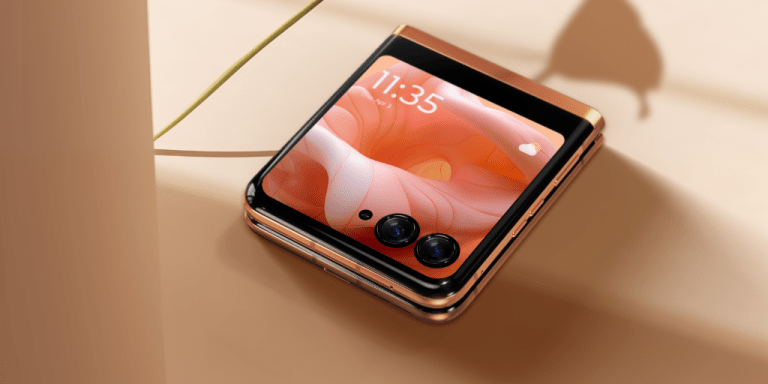 motorola razr 40 ultra PANTONE 13 1023 Peach Fuzz CAPA