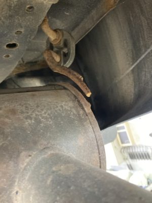 車検で よく 落とされる マフラーステー修理の ご案内です。