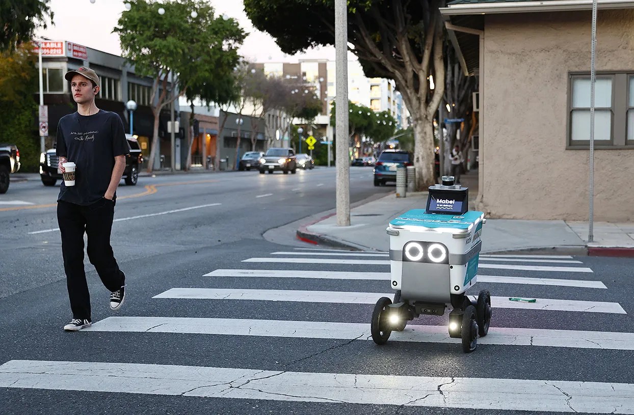   شركة روبوتات التوصيل عبر الرصيف Serve Robotics تُدرج في بورصة نيويورك