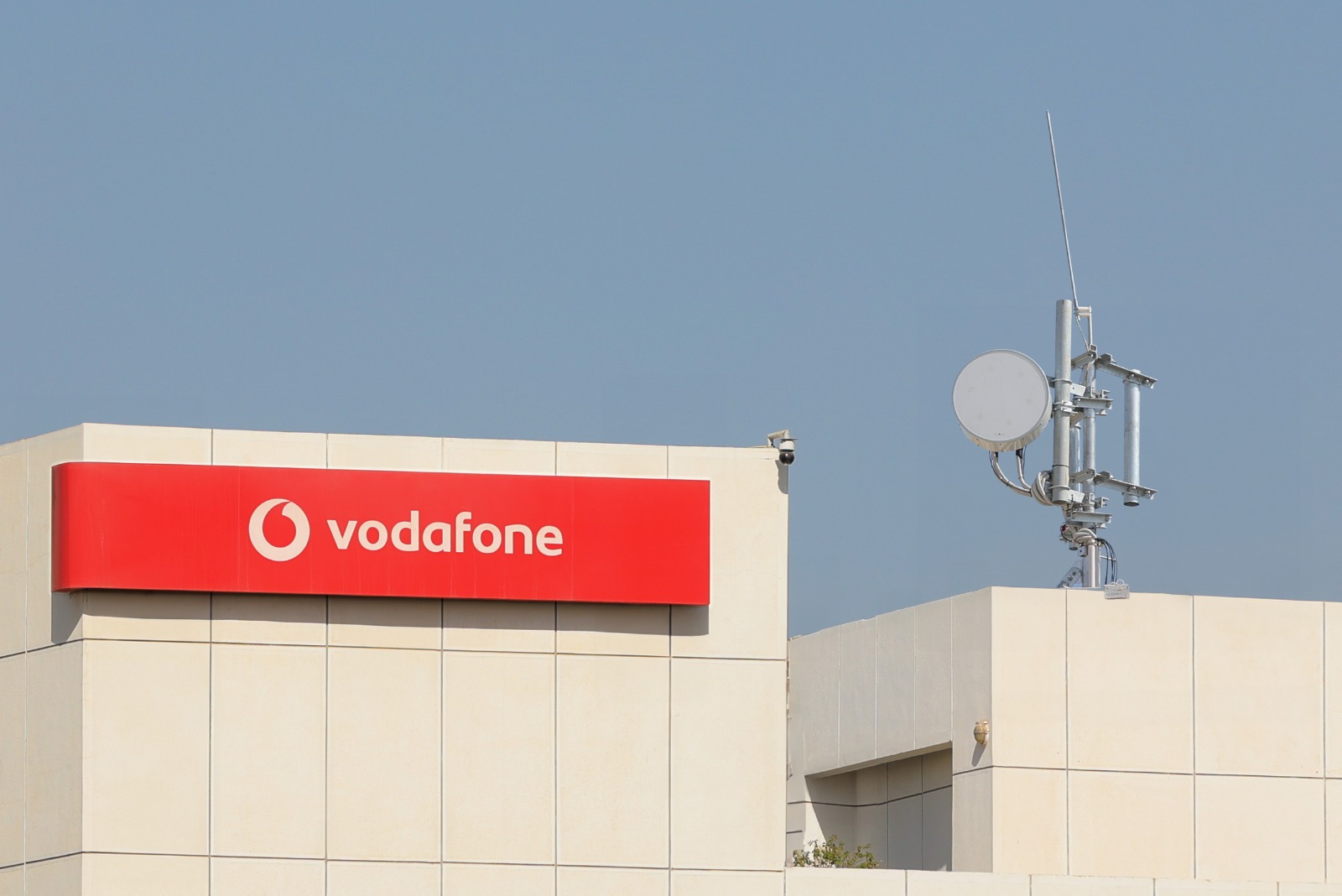 ڤودافون مصر تُسجل إنجازًا عالميًا: أول وصلة ميكروويف تجارية بسرعة 50 جيجابت/ثانية بالتعاون مع هواوي