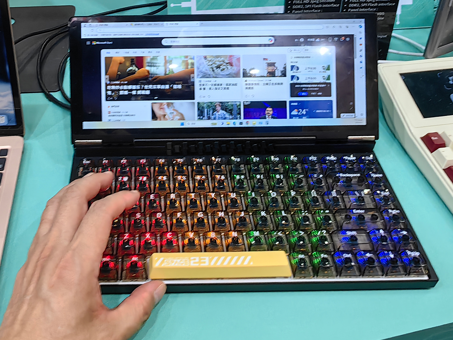 16GB PC, ディスプレイ, キーボード付き テレワークセット ノートでもデスクトップでも 大画面で いつもの
